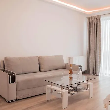 Apartament Zona Coresi Mall * Брашов